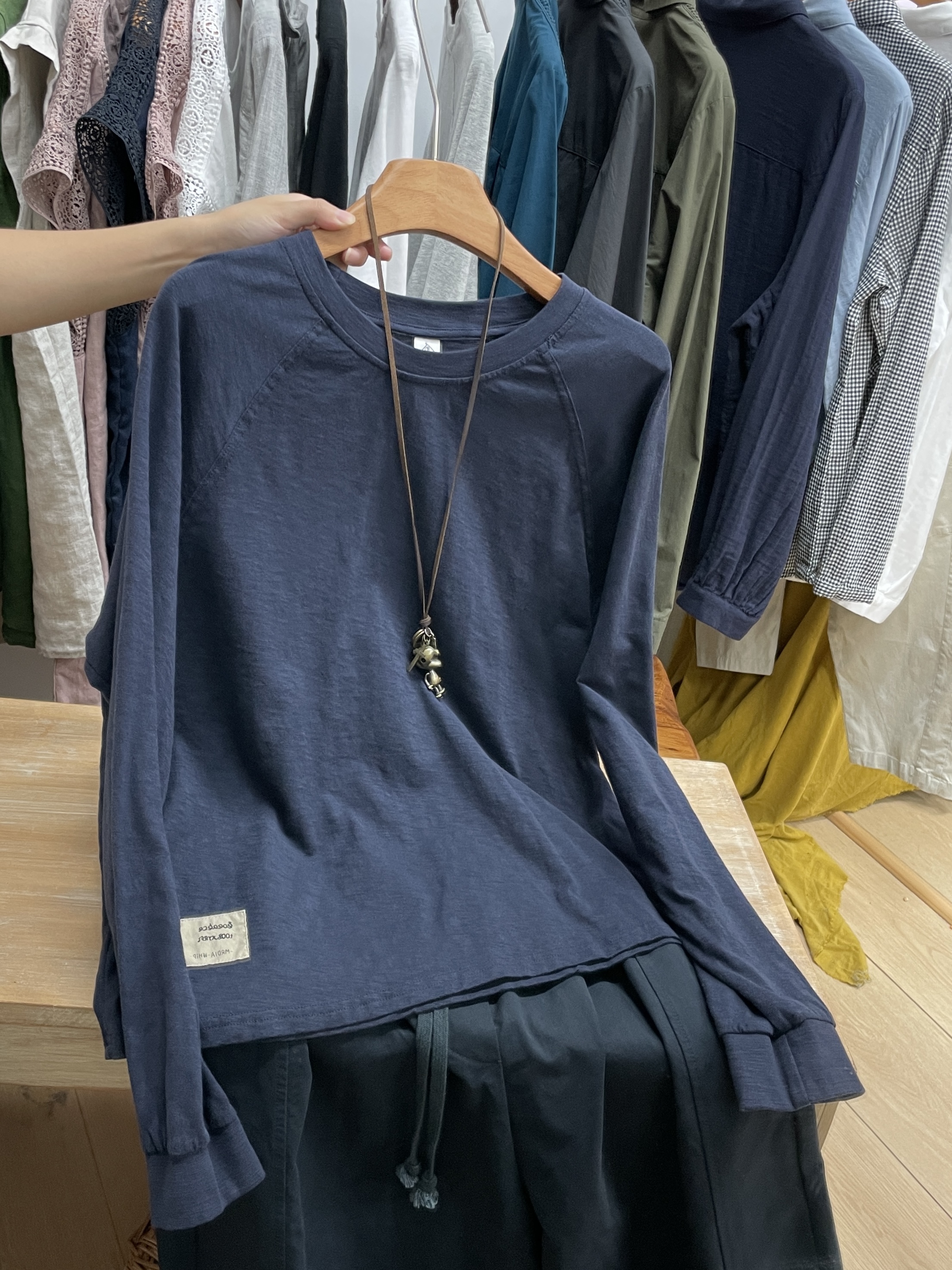 纯棉慵懒时尚圆领气质长袖T恤女2025秋冬新品落肩袖贴标打底衫女