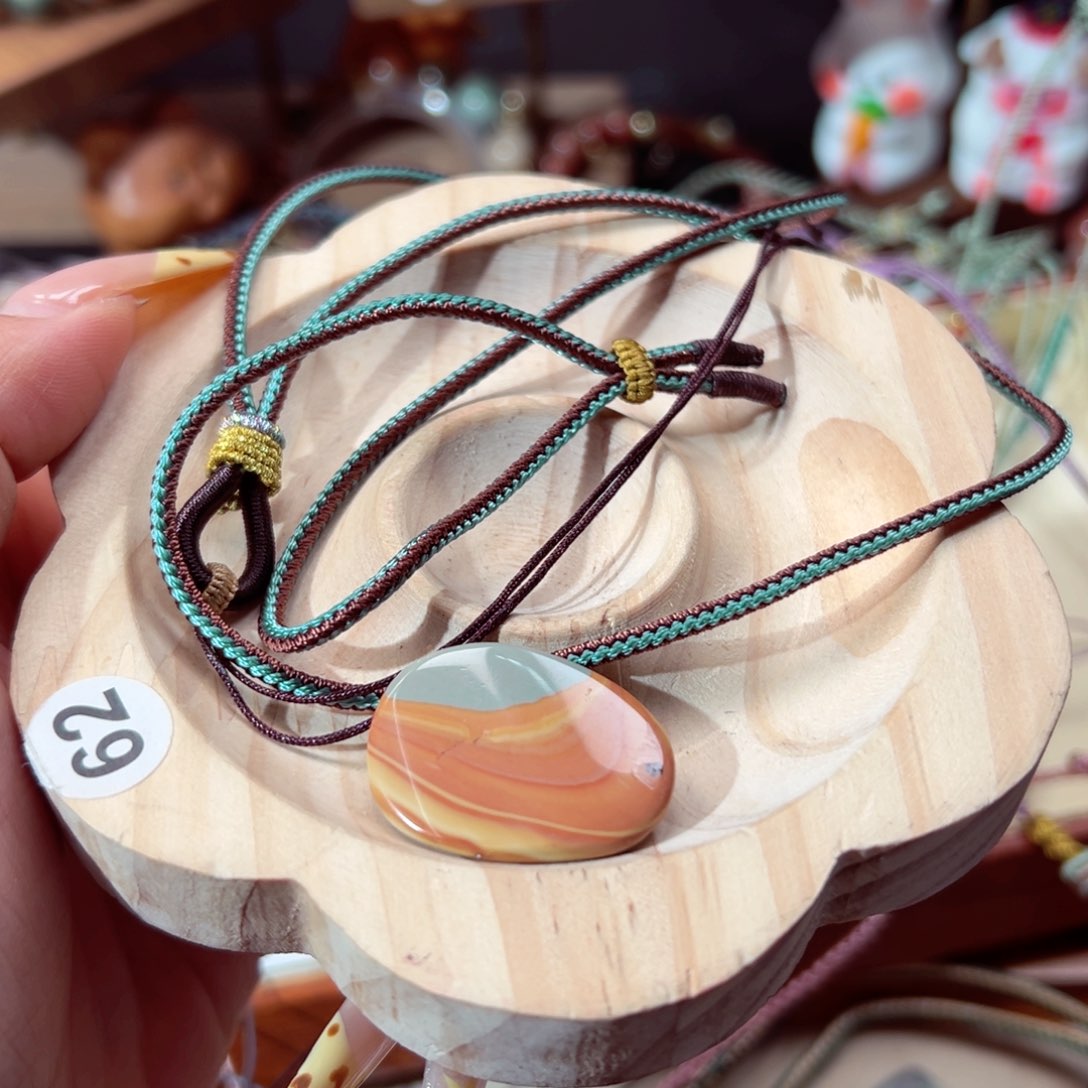 咿***哈石英质玉手链未镶嵌16