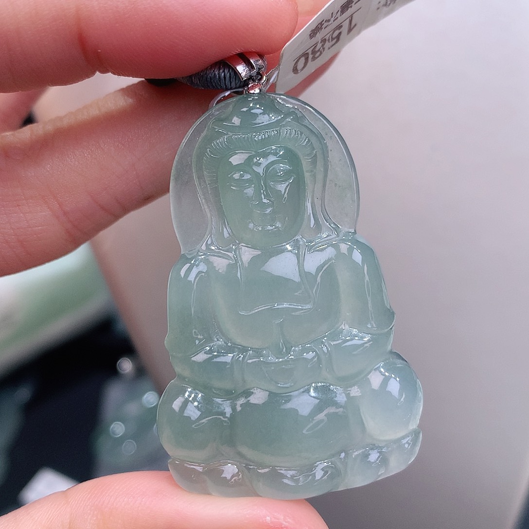 颈饰18K金镶嵌翡翠晴底正装观音