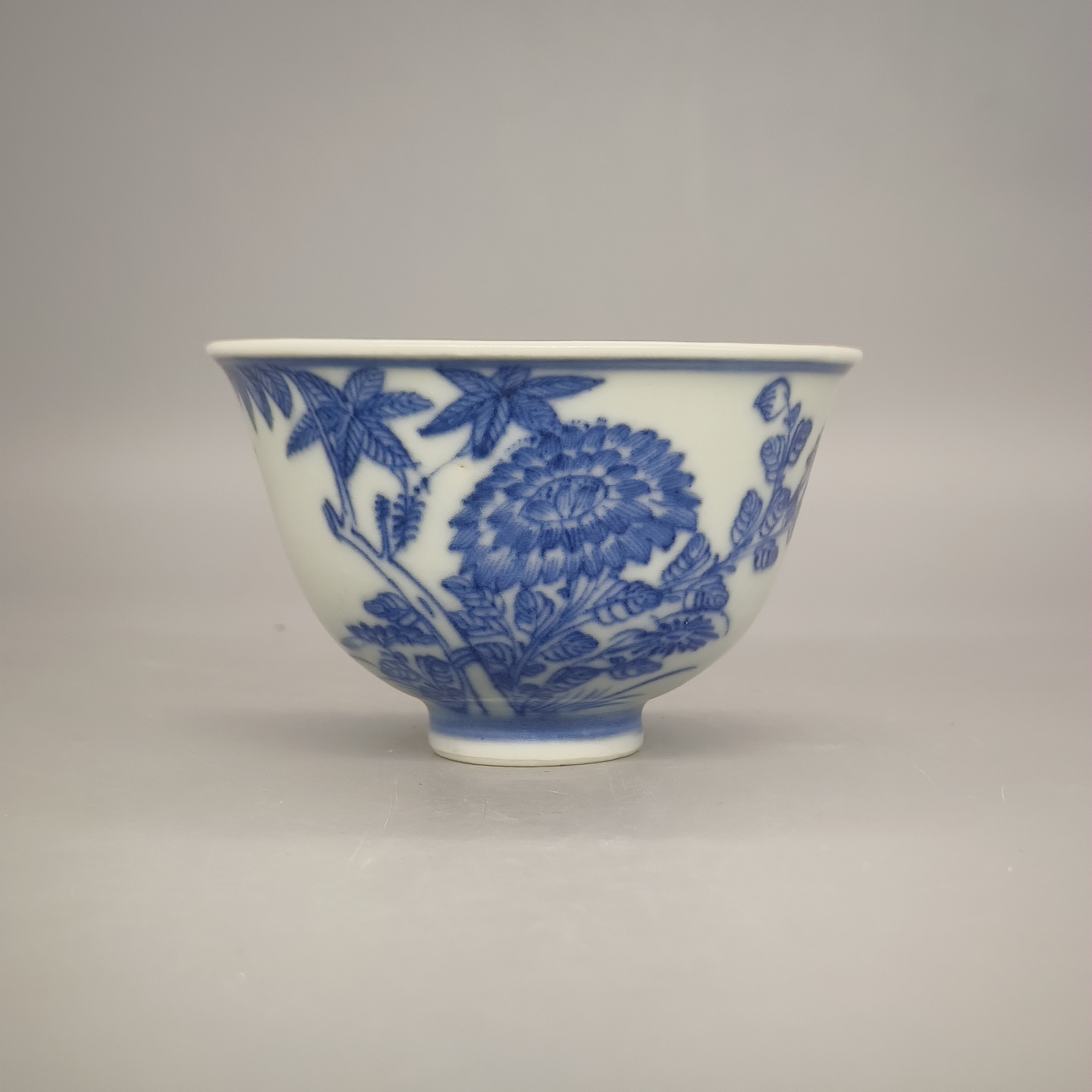 92501012*清嘉庆青花花卉纹茶圆/瓷器九/江苏省文物总店