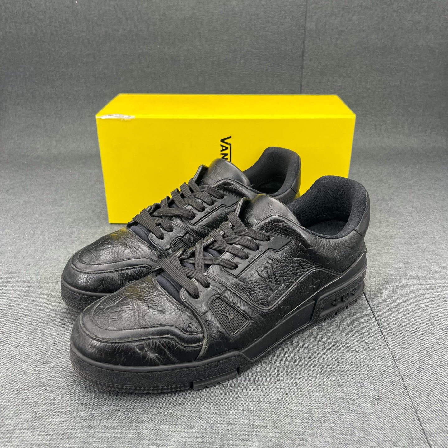 95新 LouisVuitton/路易威登 码数43.5lv trainer 黑压纹 浮雕 