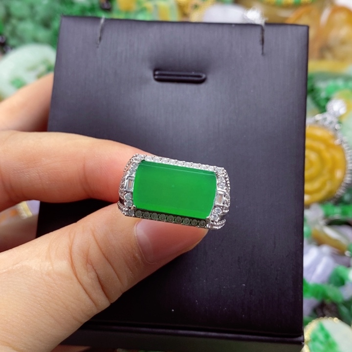 翡翠未镶嵌吊坠(赠链)善**下