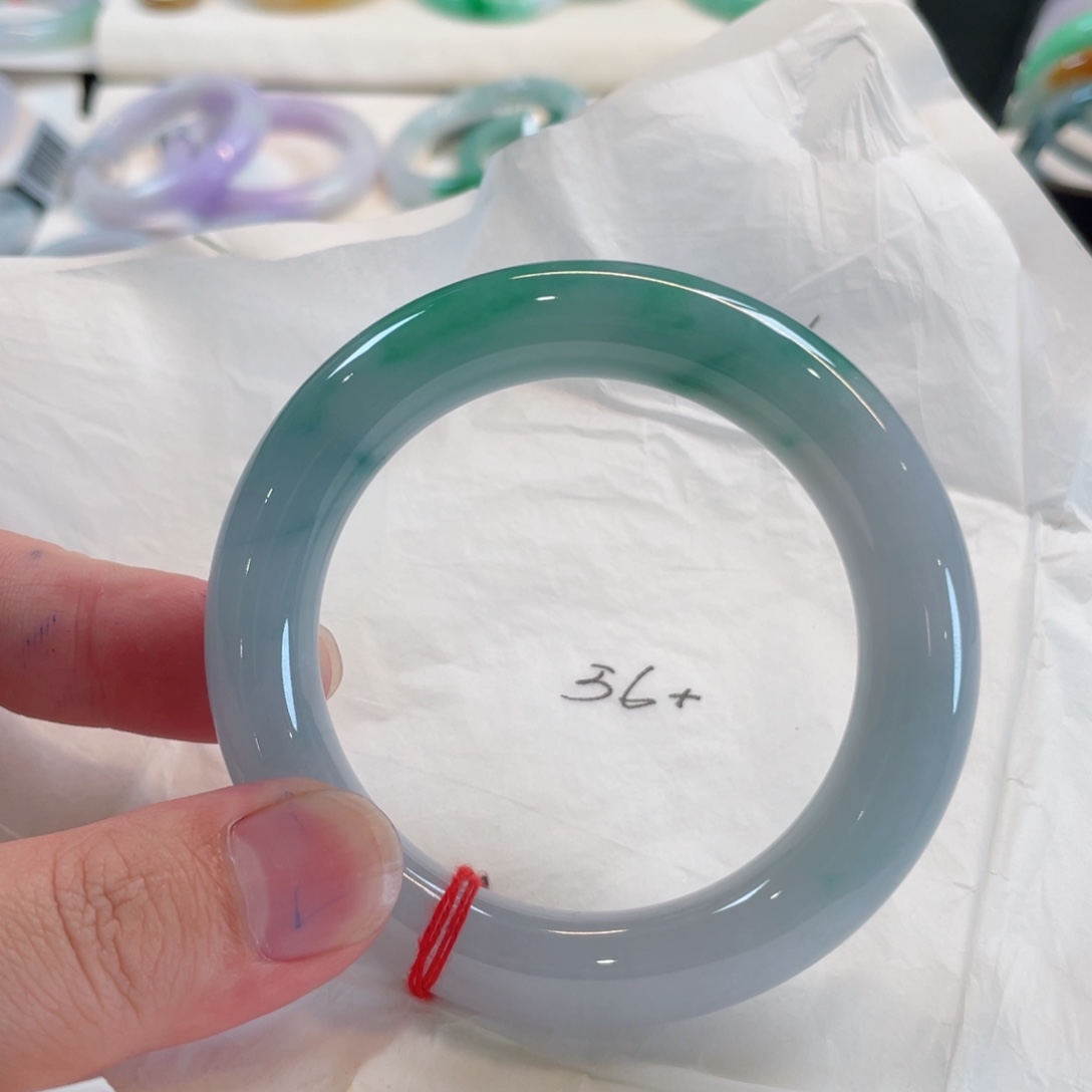 翡翠手镯未镶嵌56圆条