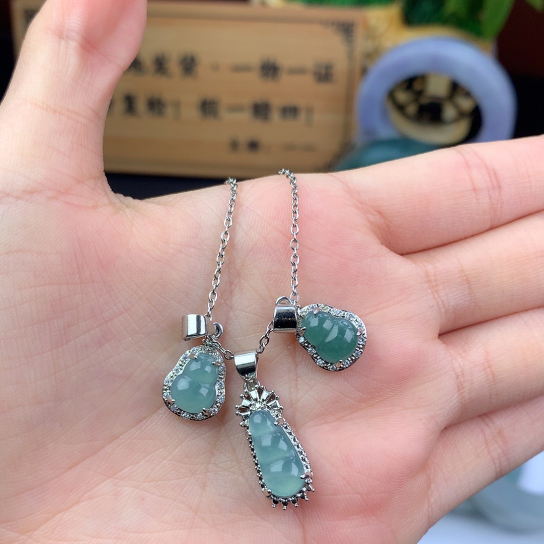 翡翠未镶嵌颈饰多样性发货发一件