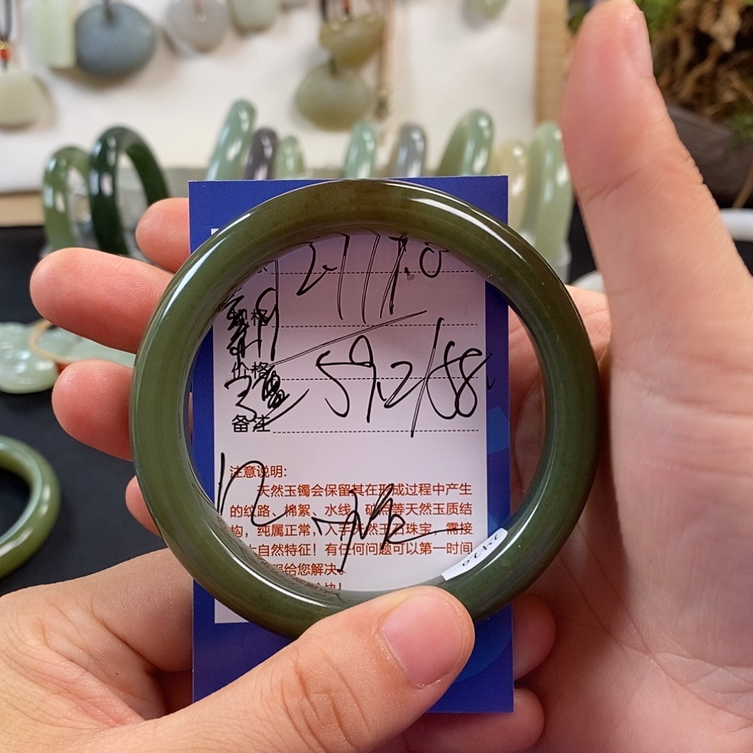 和田玉未镶嵌手镯