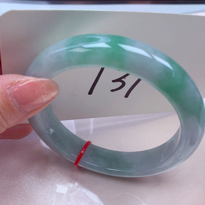 翡翠手镯未镶嵌翡翠