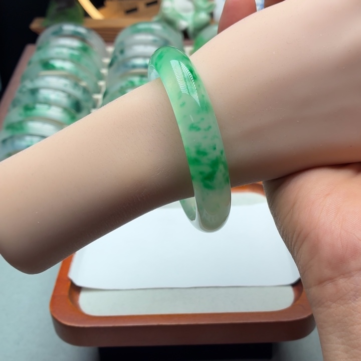 石英质玉未镶嵌手镯