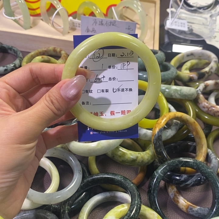 蛇纹石玉手镯未镶嵌
