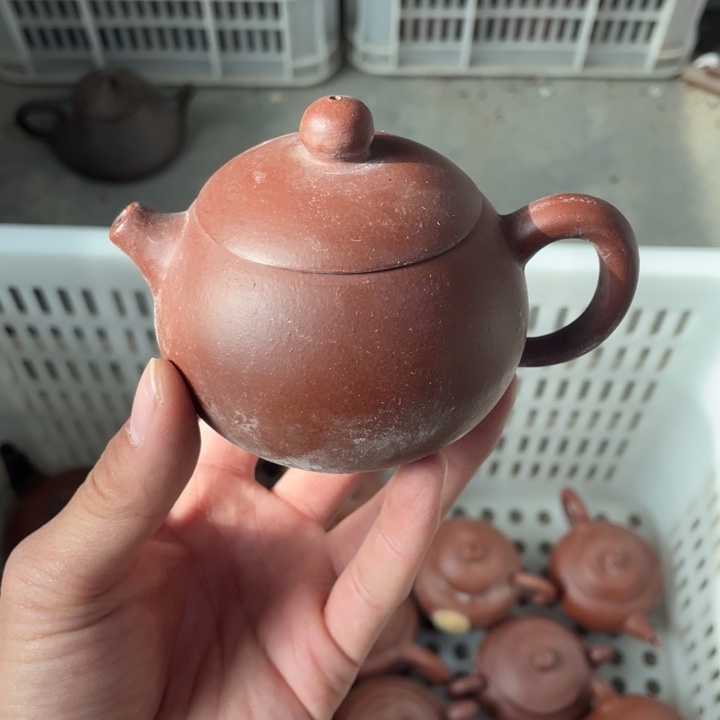 老厂紫砂壶一件。