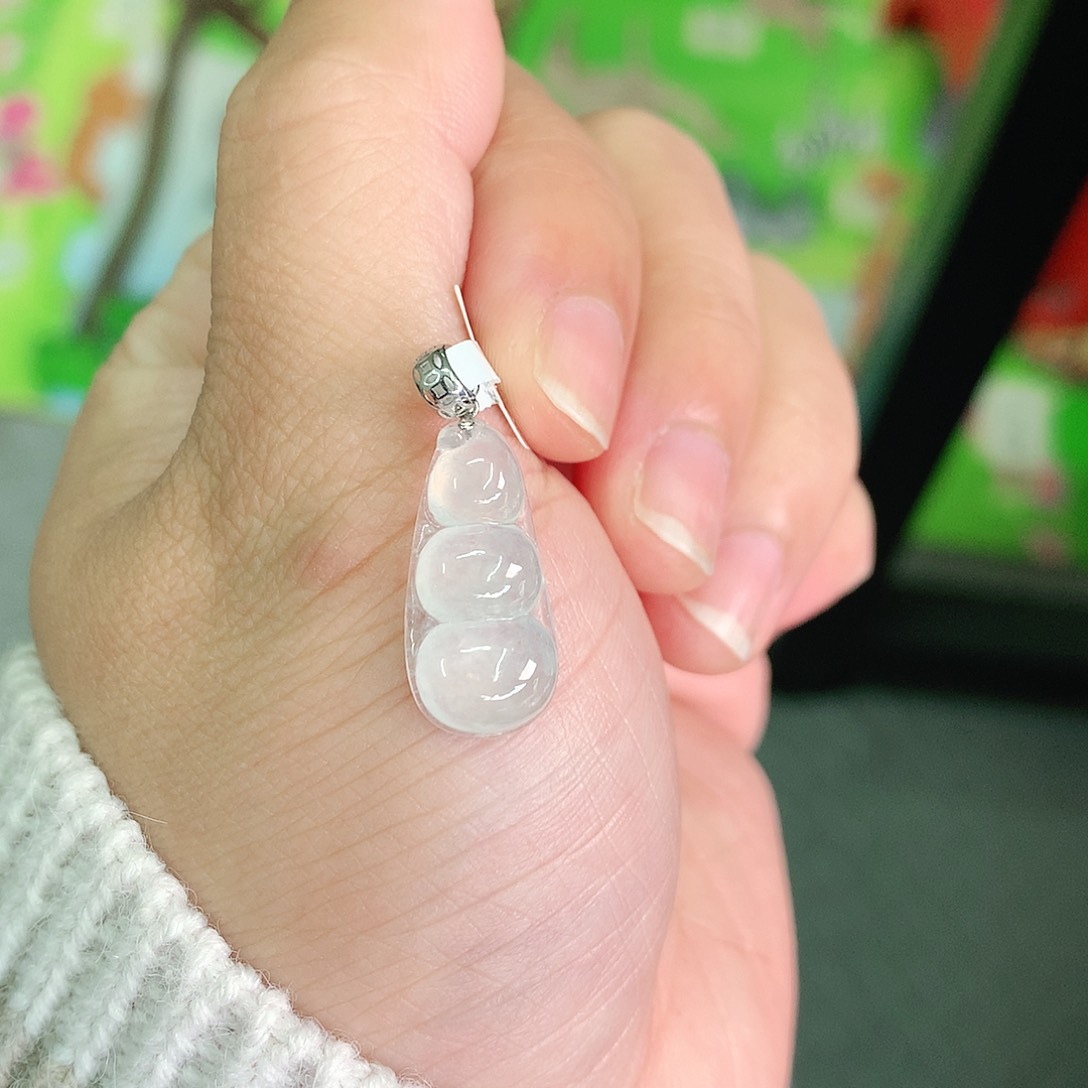 翡翠颈饰18K金镶嵌高冰小豆