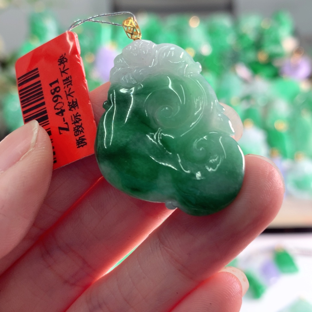 翡翠吊坠(不含链)18K金镶嵌