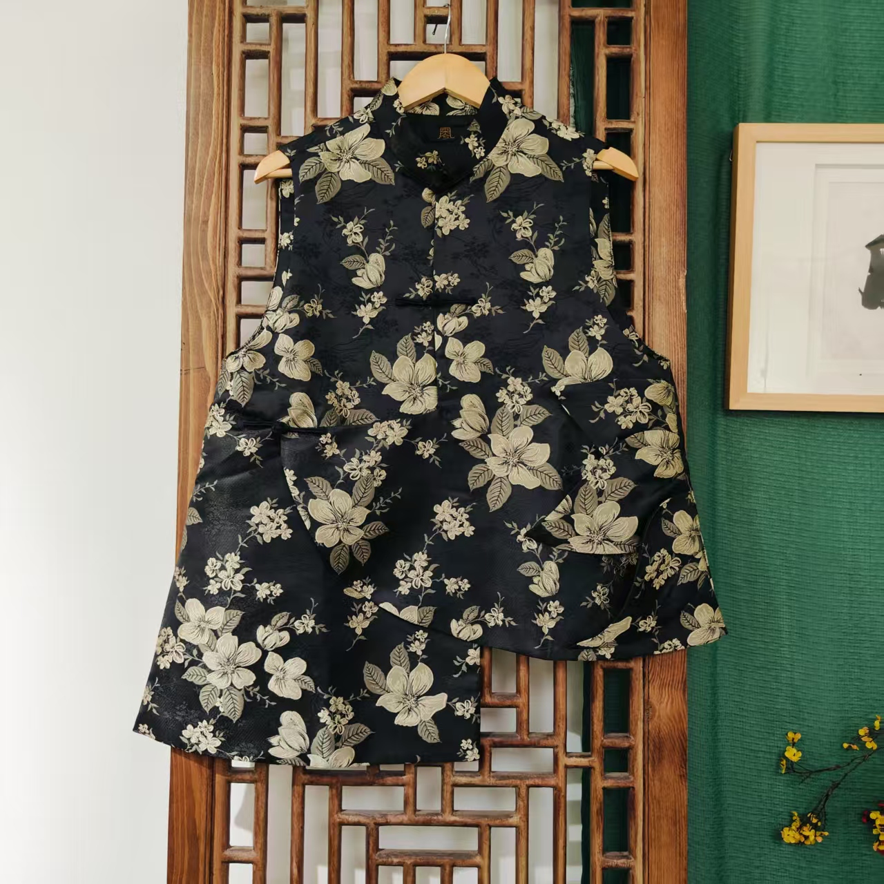 （SM5425）凤徕兮私人定制黑底金花不规则盘扣小立领马甲  黑底金