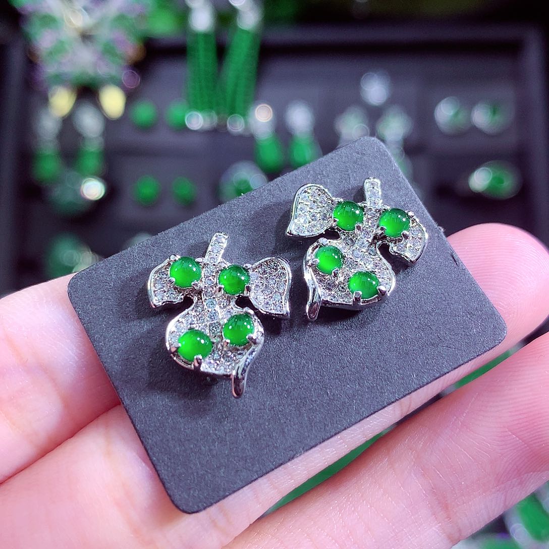 颈饰未镶嵌翡翠天然