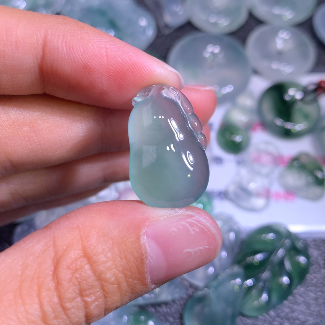 翡翠颈饰未镶嵌翡翠