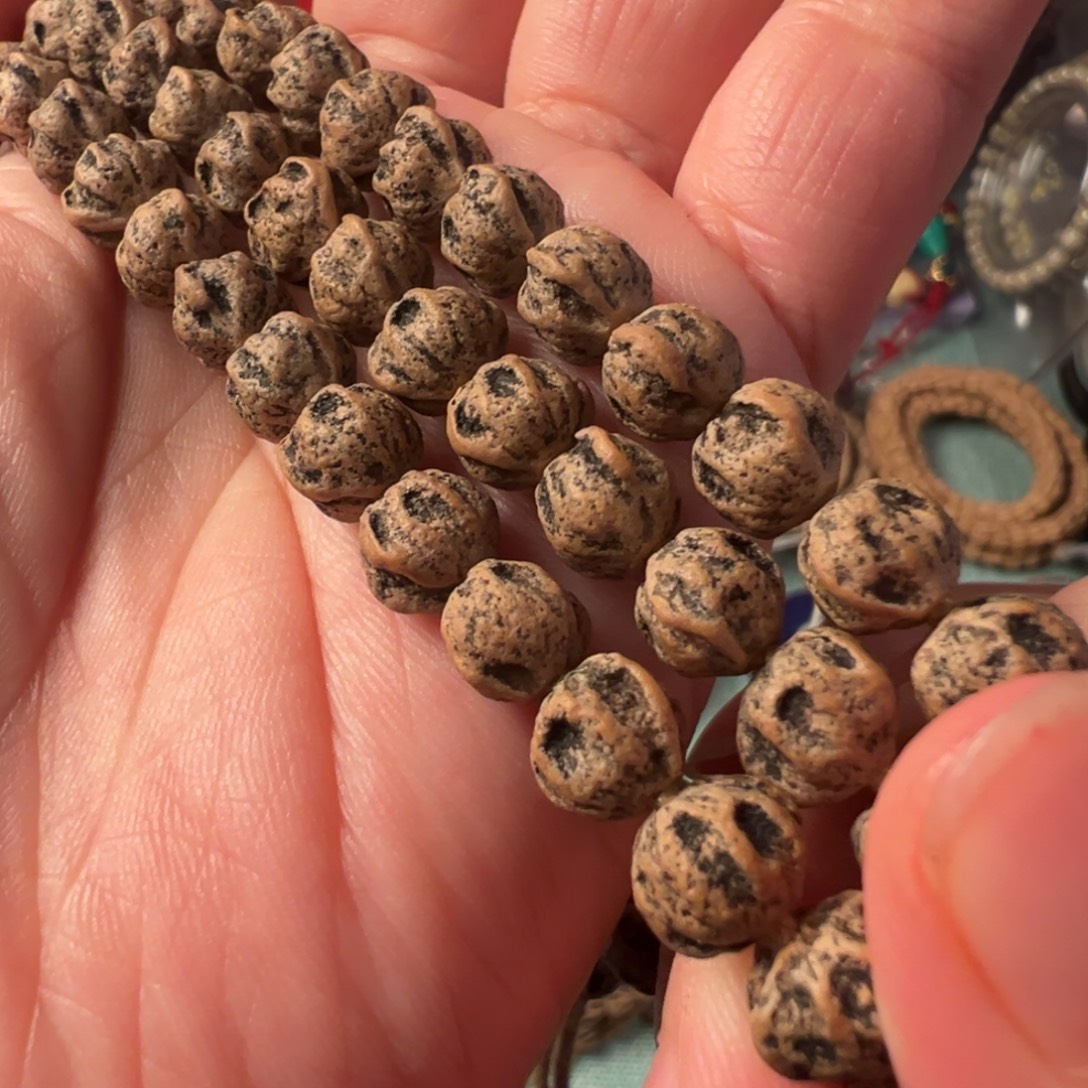 缅***族柏香籽/百香籽吊坠F952