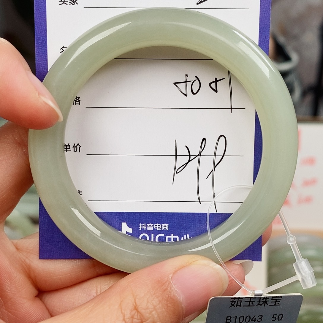 和田玉未镶嵌手镯微色差2