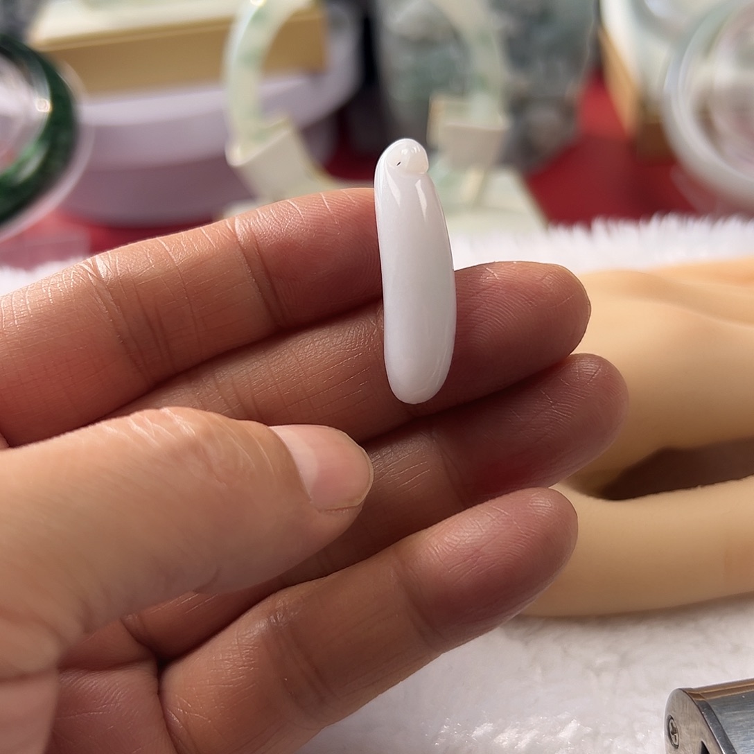 颈饰未镶嵌翡翠缅甸天然A货翡翠香瓜