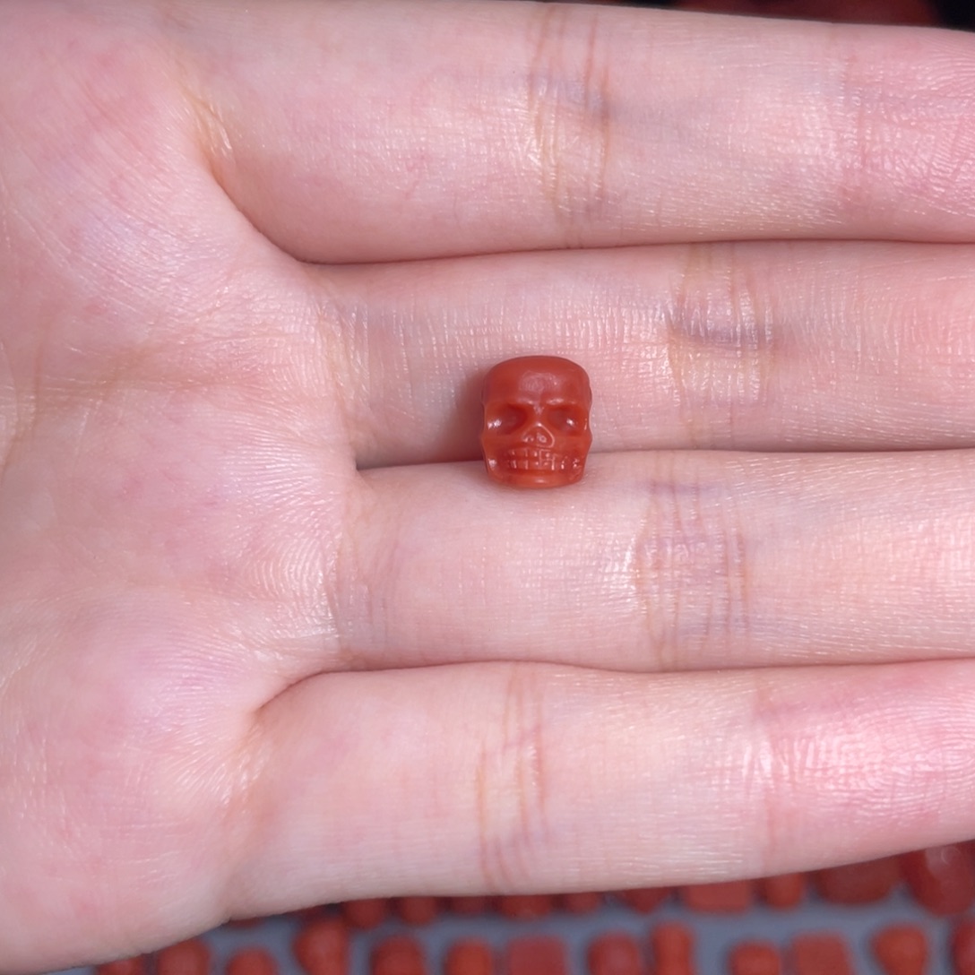 未镶嵌骷髅头7mm+南红玛瑙