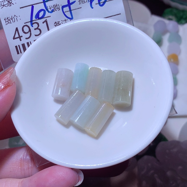 陌***者翡翠未镶嵌颈饰在