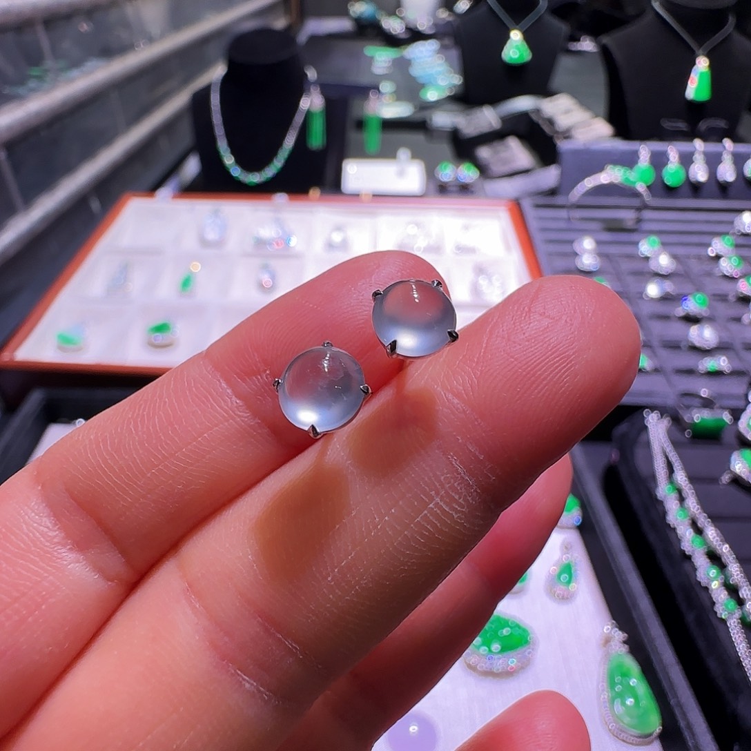 翡翠18K金镶嵌耳饰耳钉