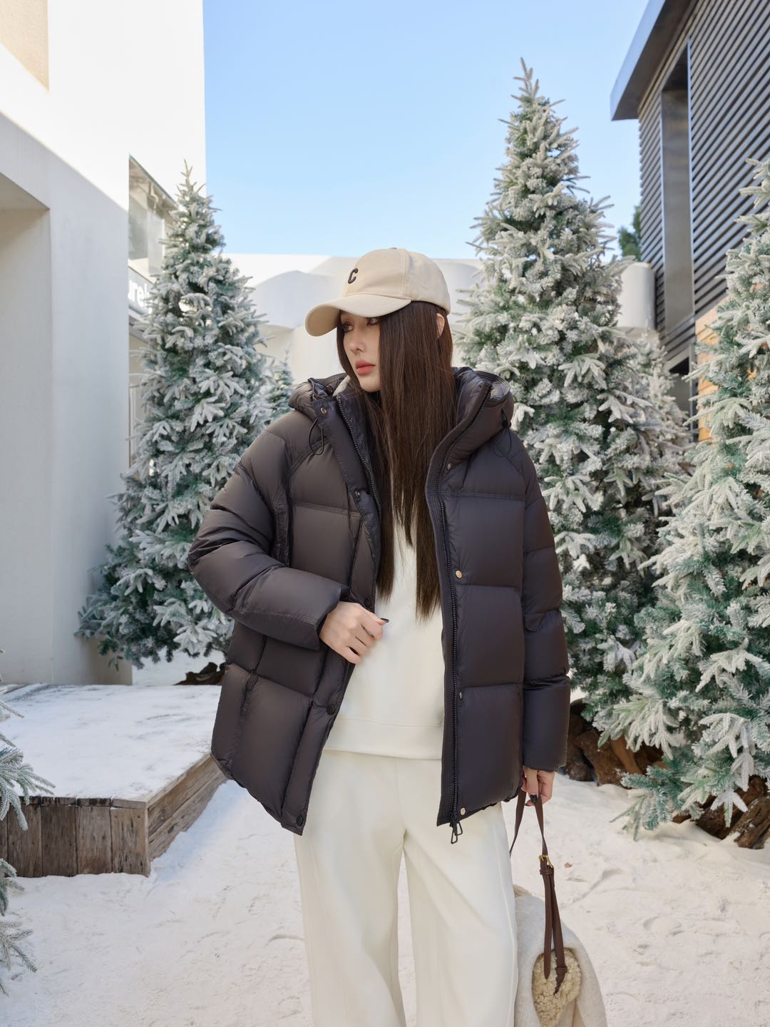 新国标90三星鸭绒赛柔丝羽感面料泡芙感防风连帽经典保暖羽绒服