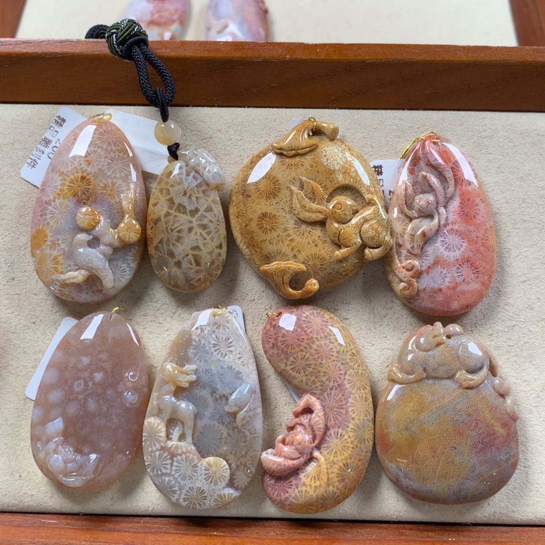 硅化珊瑚（珊瑚玉）雕刻吊坠8折160/个。限今天（女神节）未