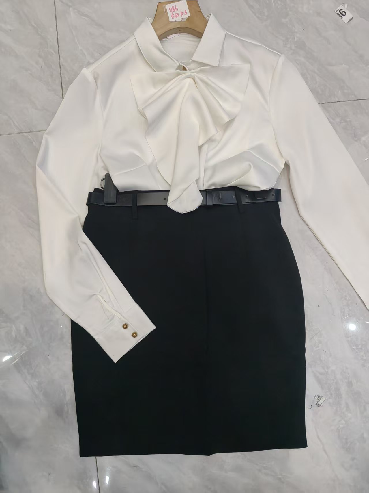 1186+1094+腰带长袖常规上衣黑色简约衬衣修身型通勤春季衬衫套装