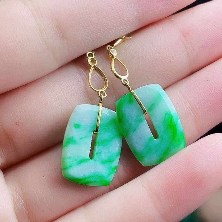 翡翠18K金镶嵌颈饰多样性