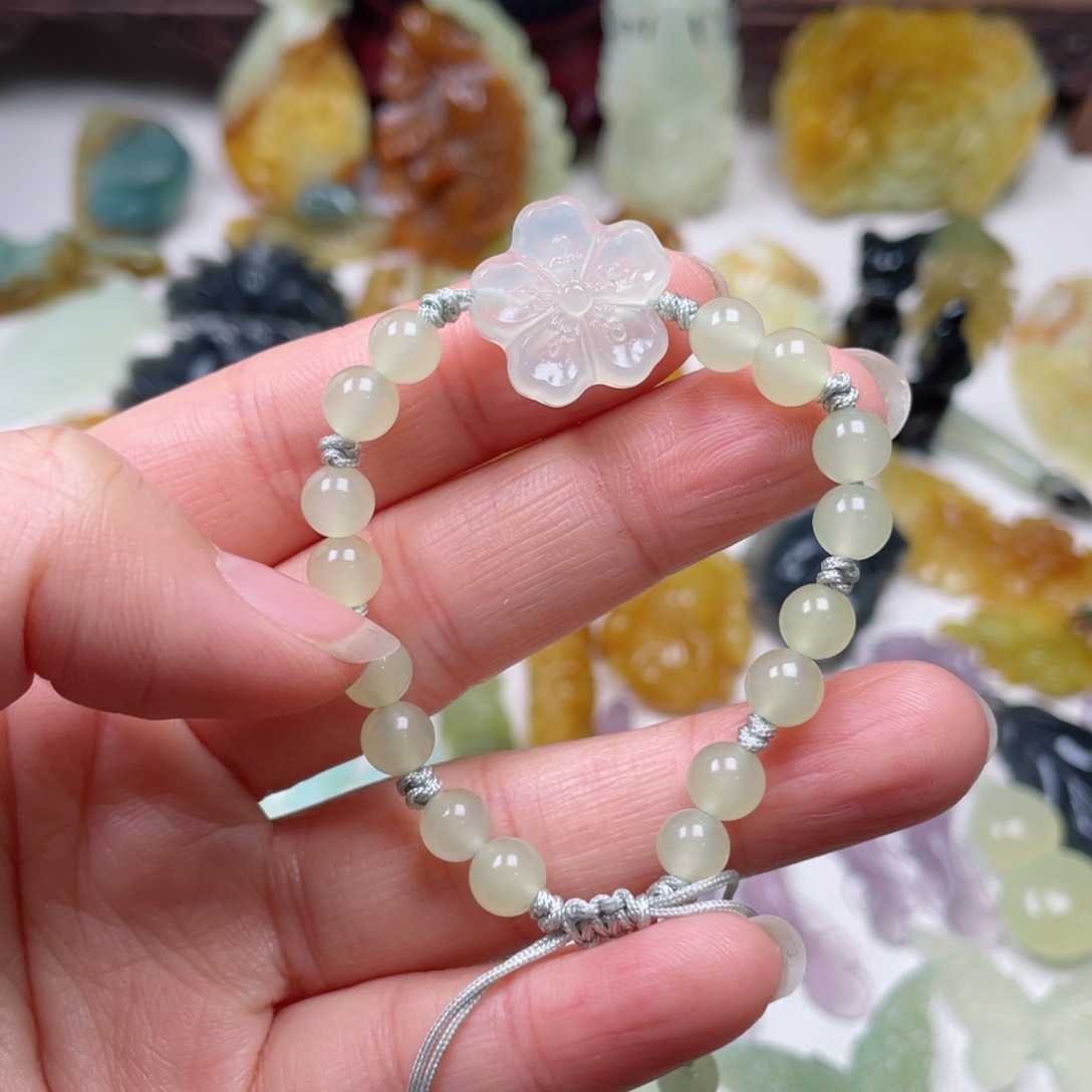 蛇纹石玉颈饰未镶嵌