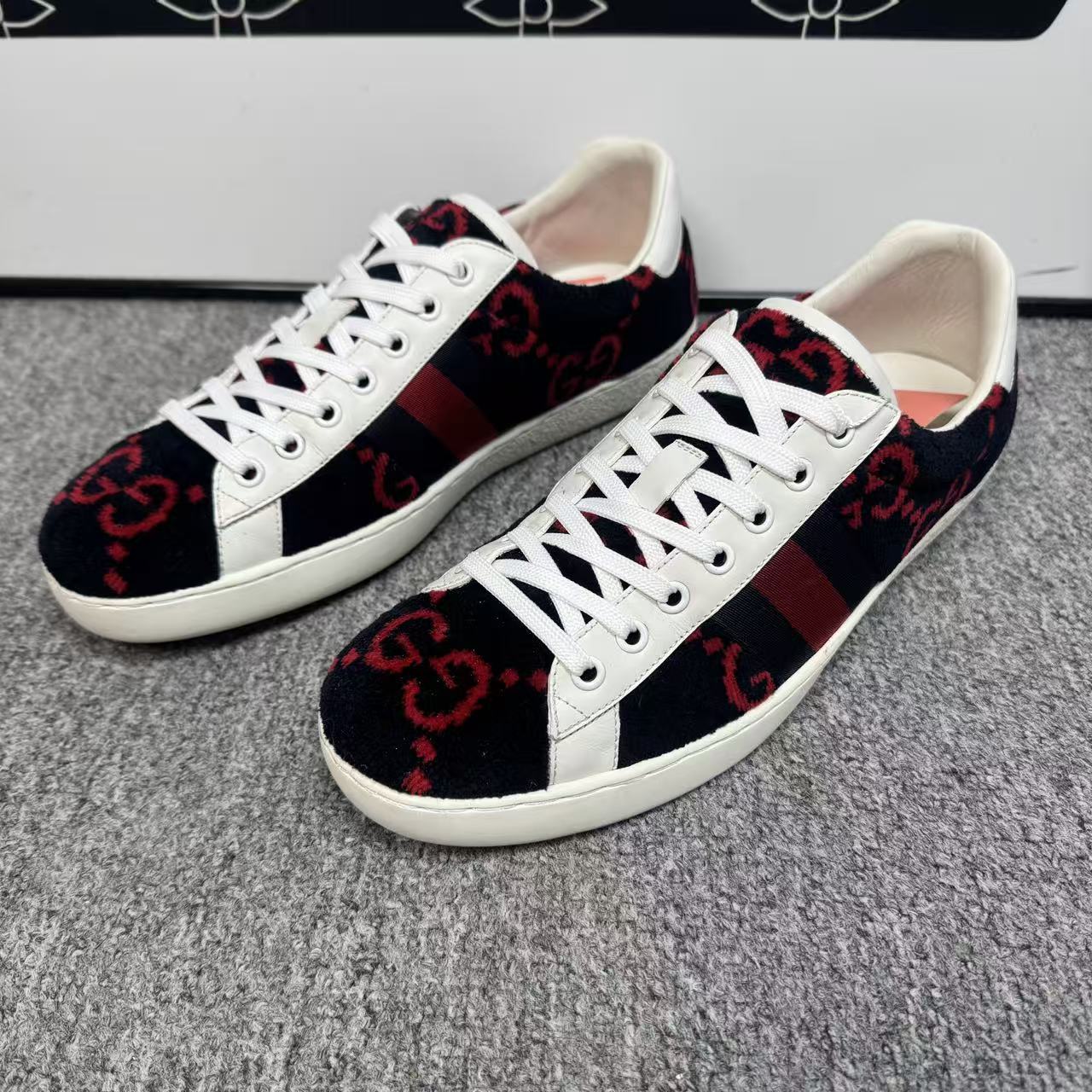 95新 GUCCI/古驰 红黑色灯芯绒双G印花板鞋 42欧码 ddm3339