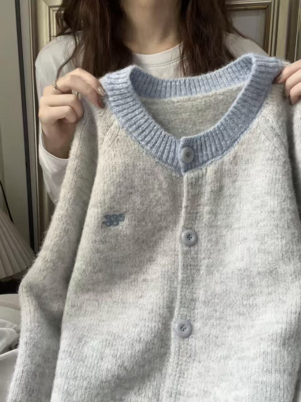 巨好看的灰蓝撞色长袖针织开衫女2025新款韩系氛围感秋冬穿搭毛衣