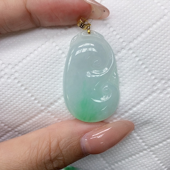 颈饰18K金镶嵌翡翠