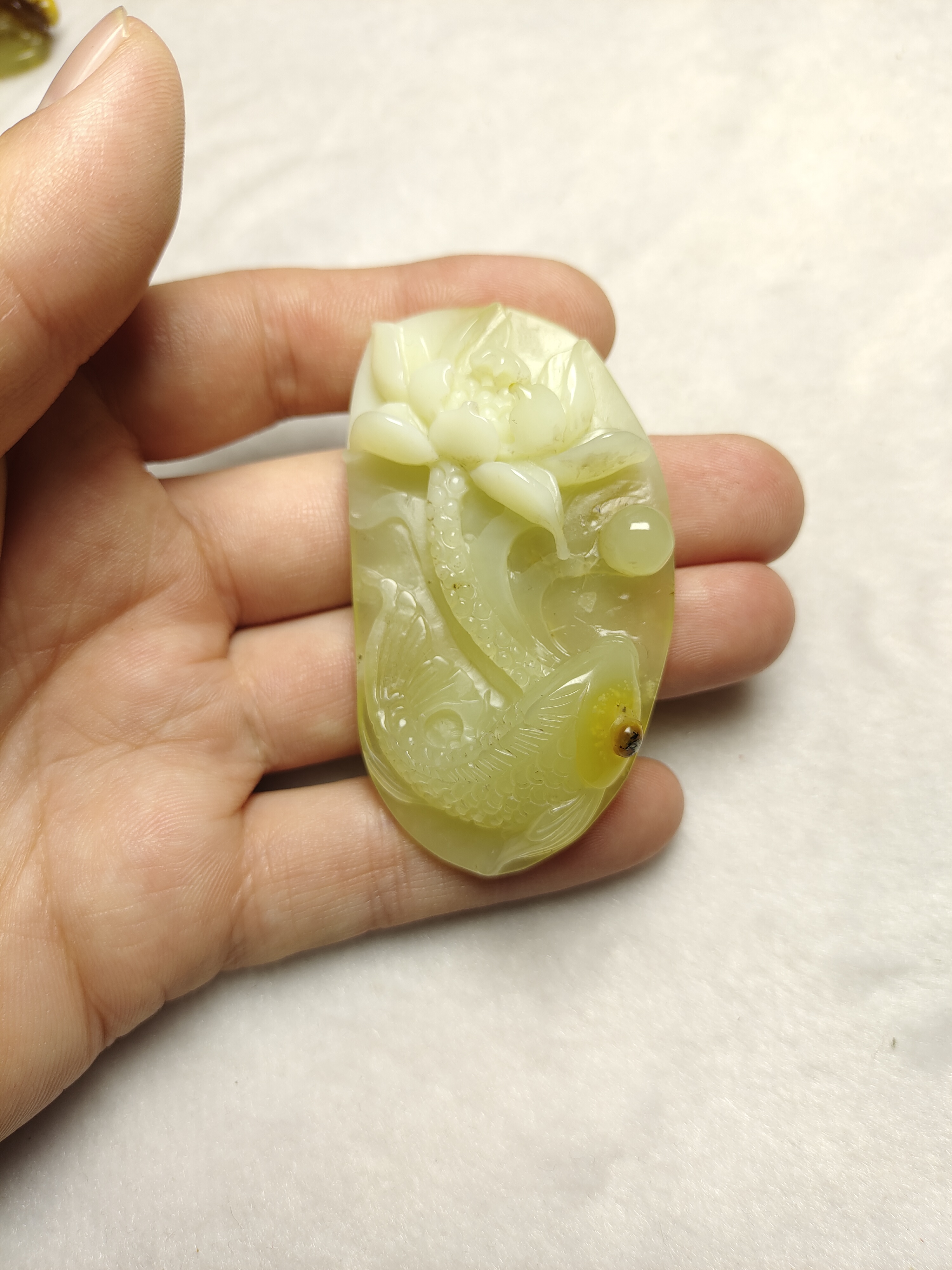 天然花玉  手工雕刻  连年有余