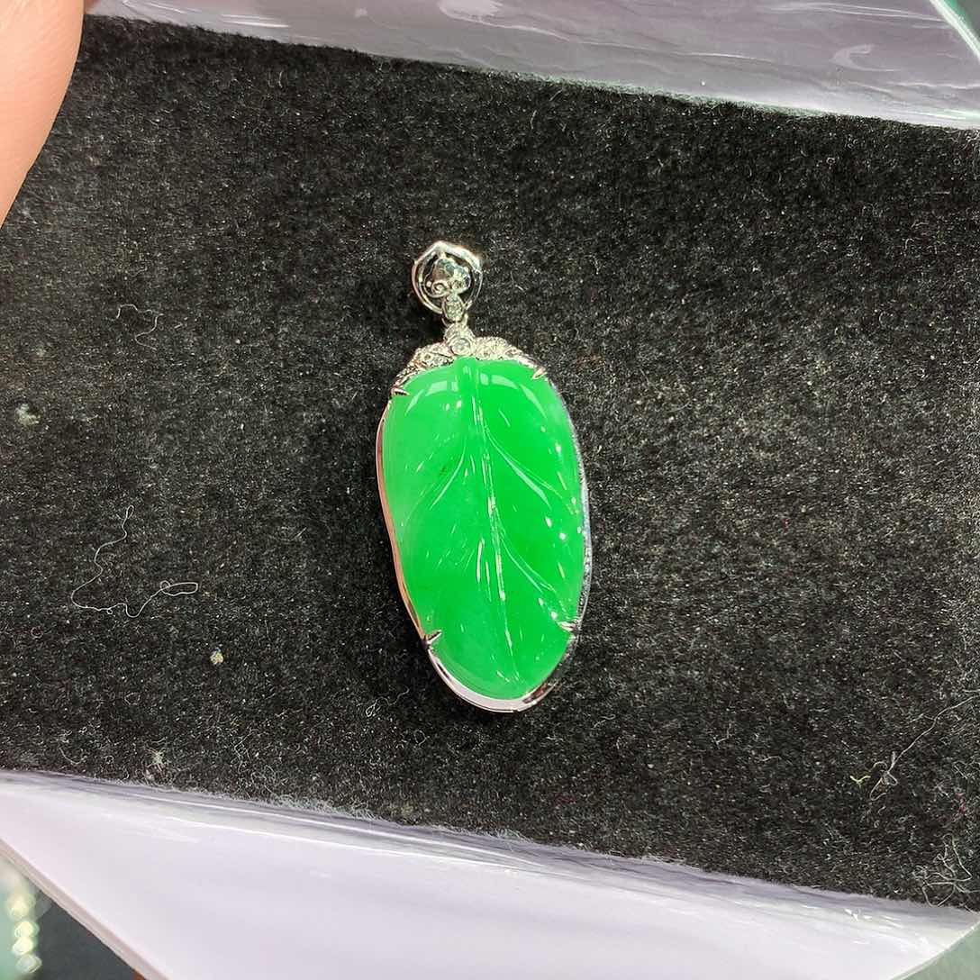 翡翠吊坠(赠链)18K金镶嵌