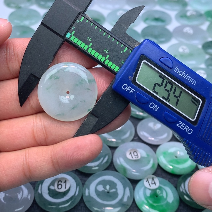 翡翠颈饰未镶嵌缅甸天然A货翡翠