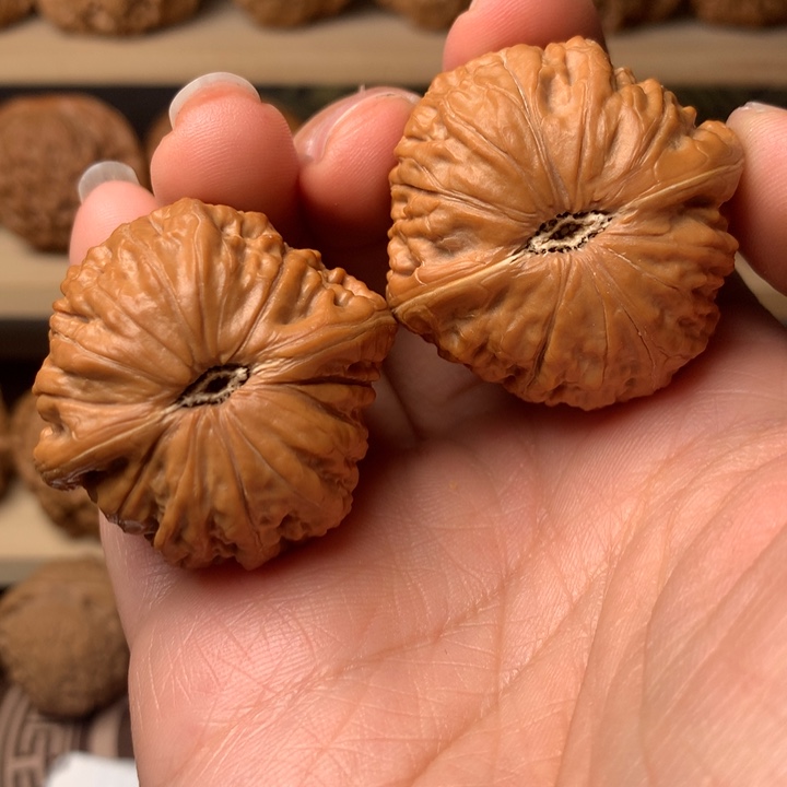 文玩核桃吊坠中**民