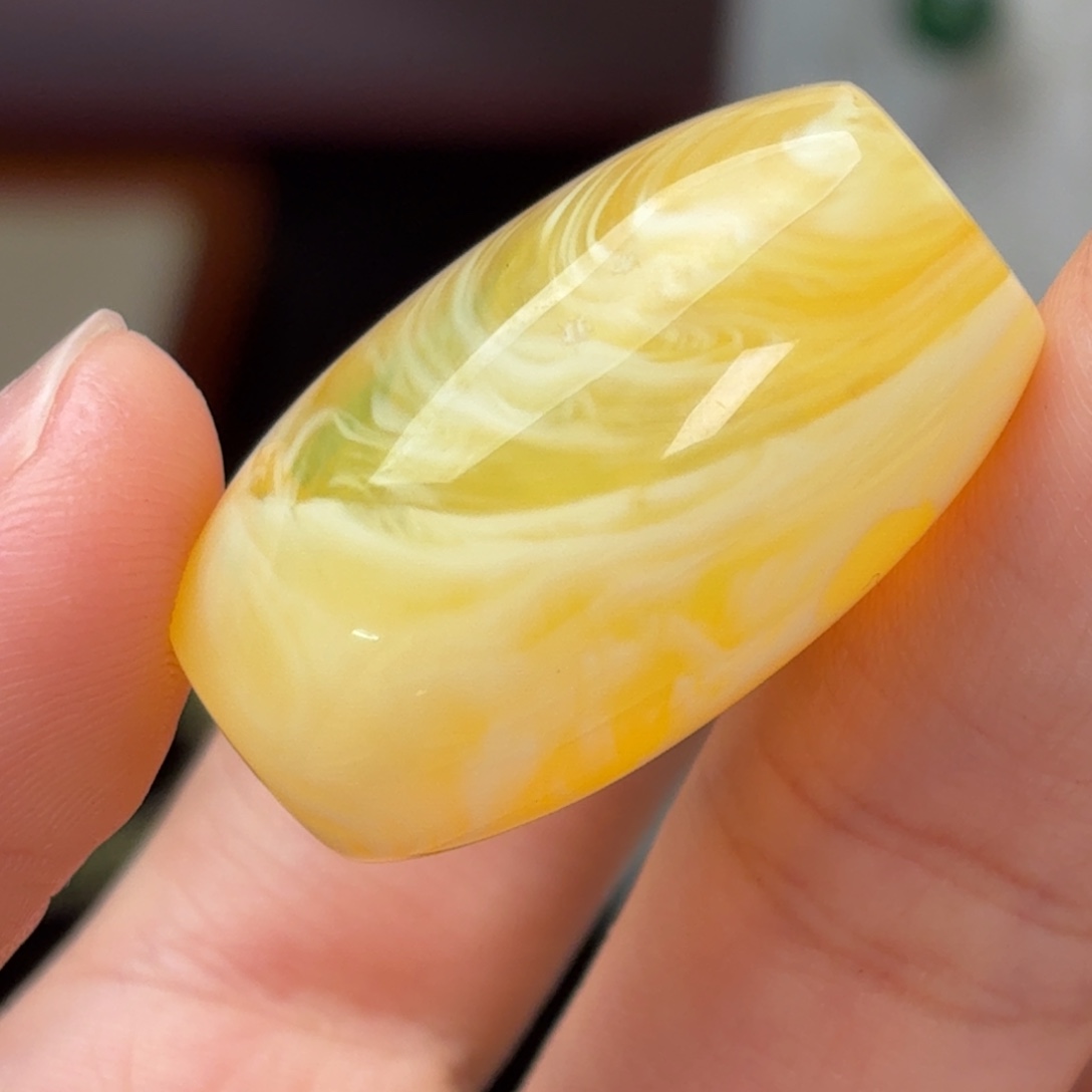 血珀未镶嵌吊坠(不含链)荧光拉丝纹桶珠