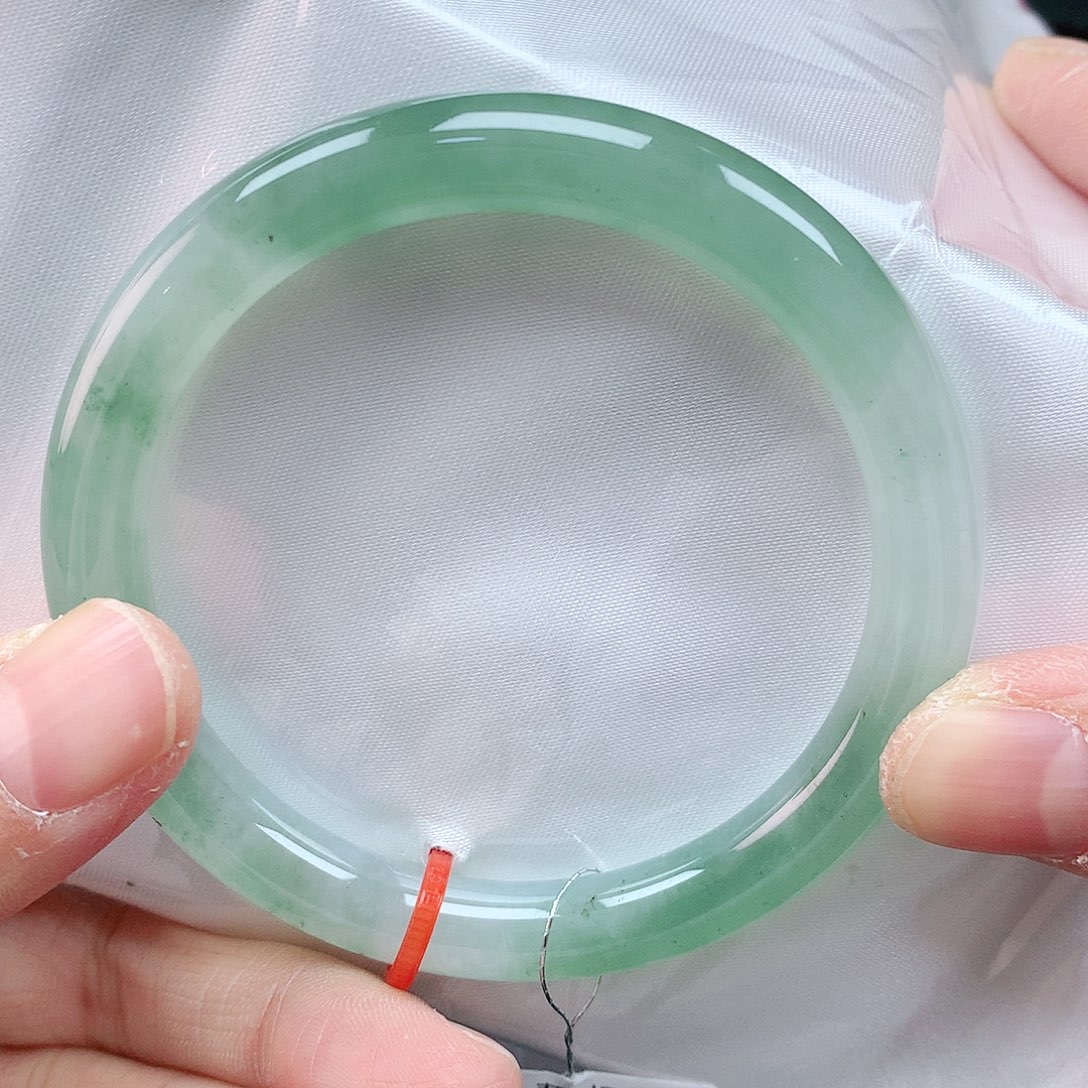 翡翠手镯未镶嵌54圈