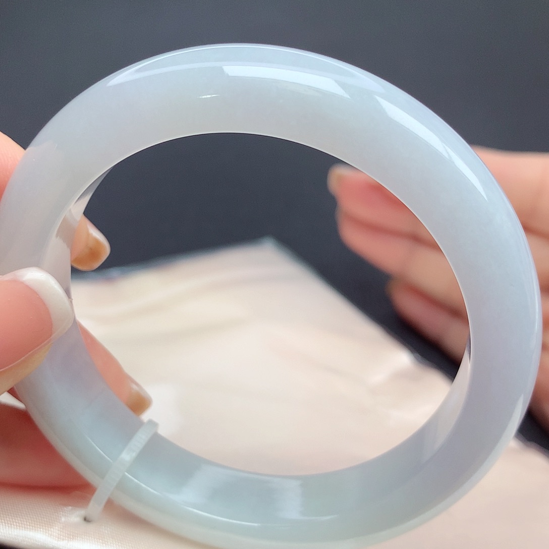 翡翠手镯未镶嵌56圈口