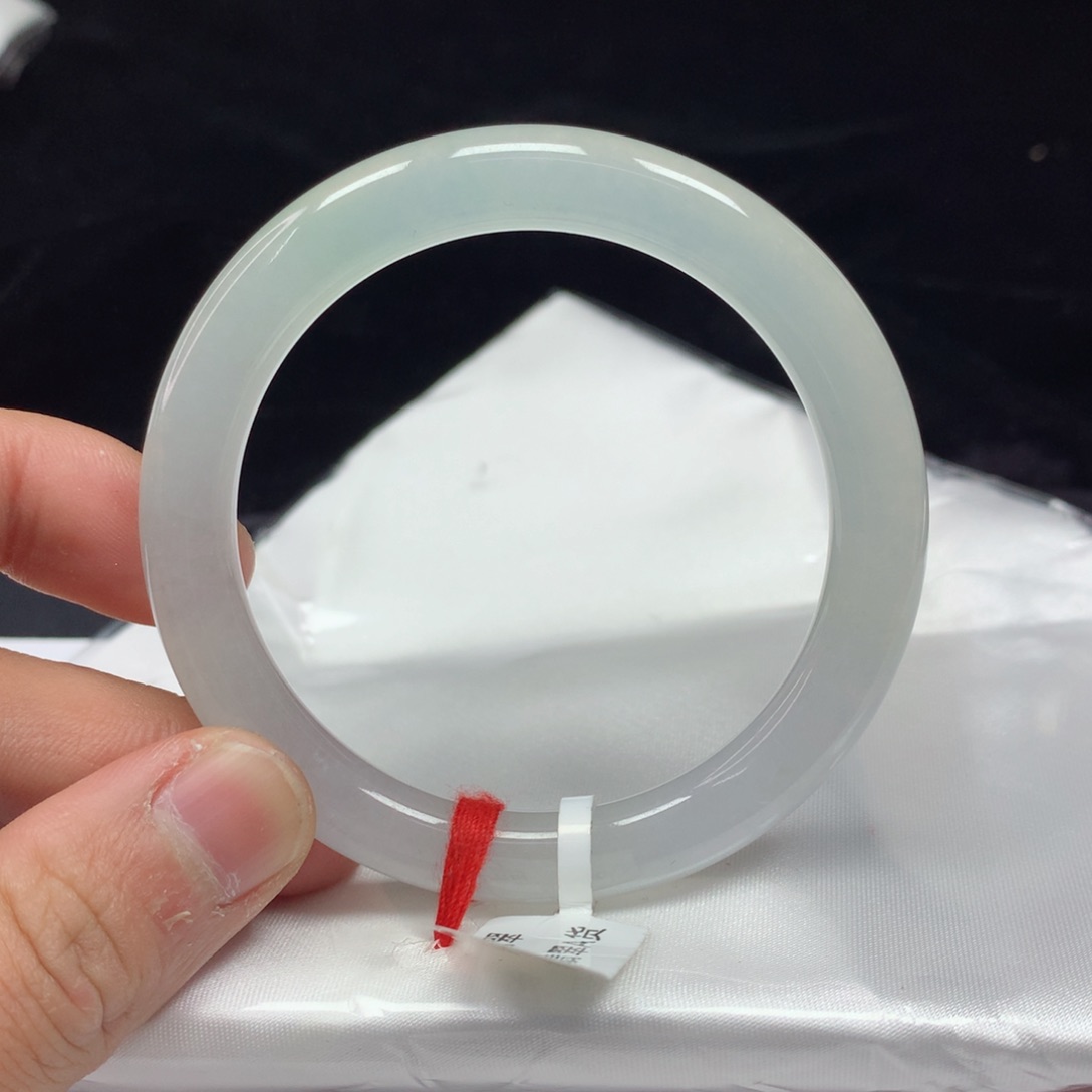 翡翠手镯（圆镯）未镶嵌53.3