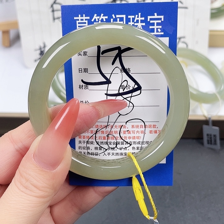 和田玉手镯未镶嵌