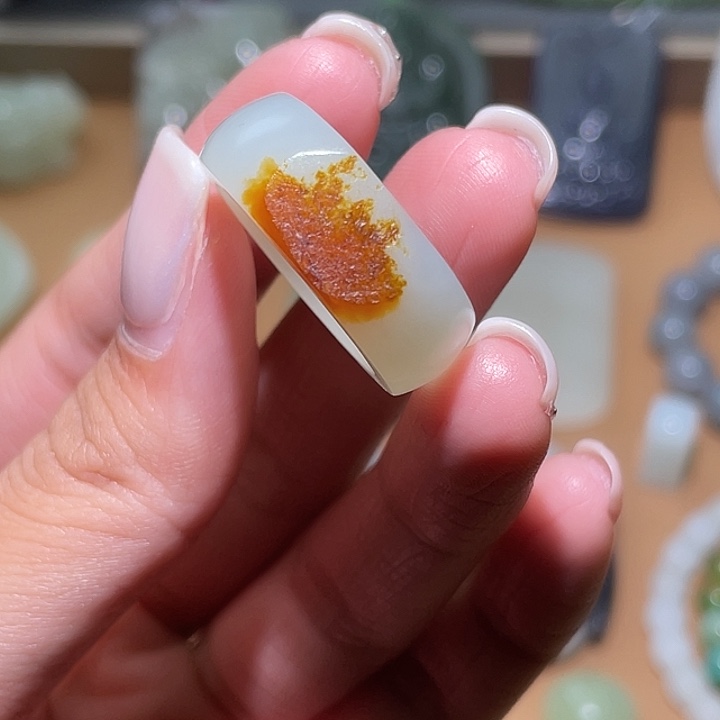 青***和田玉未镶嵌颈饰