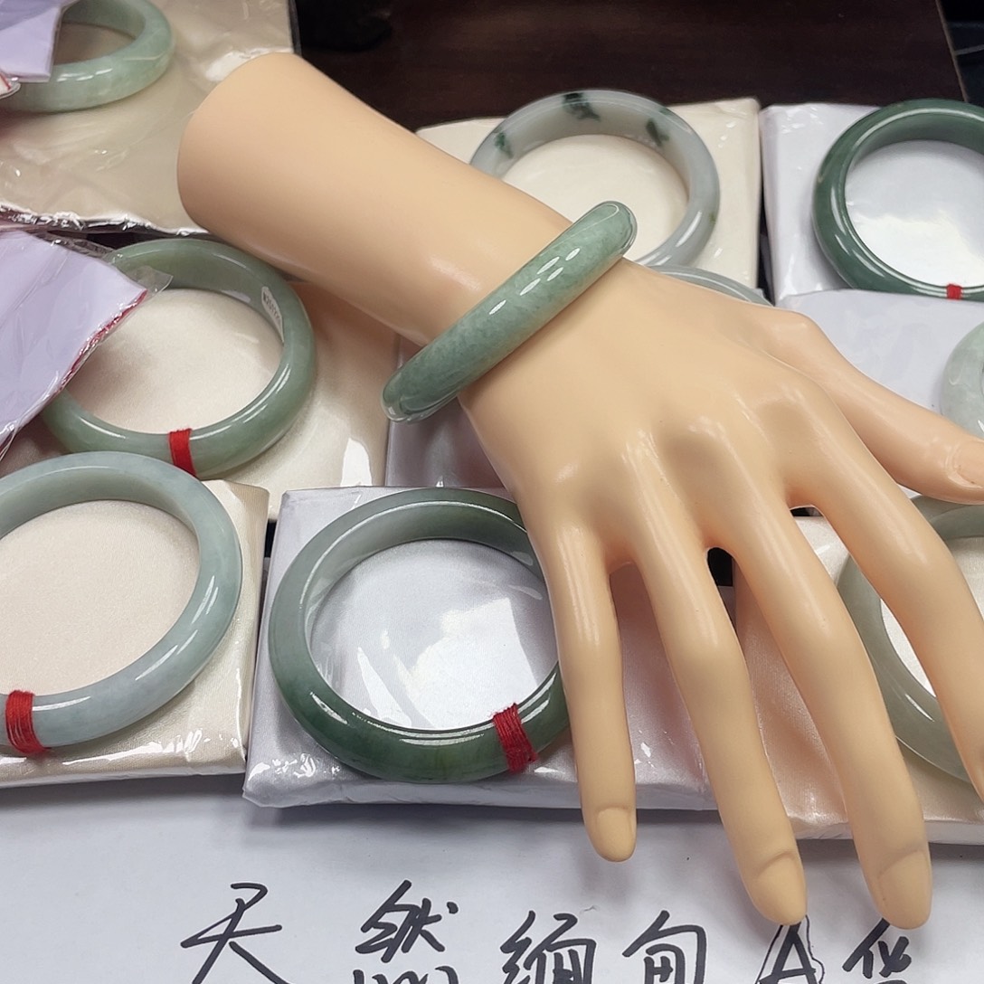 未镶嵌手镯翡翠早班