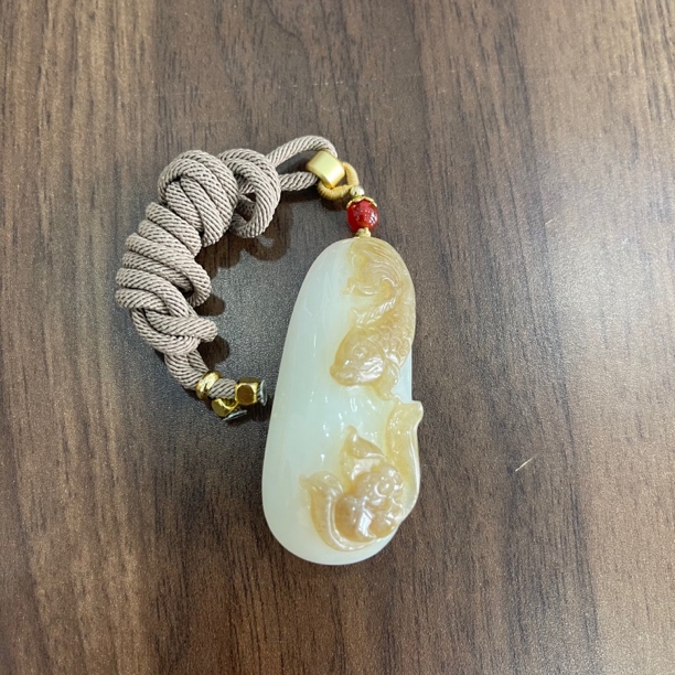 和田玉巧雕连年有余挂件