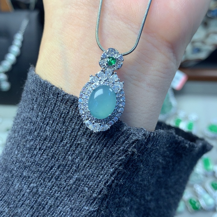 翡翠未镶嵌颈饰吊坠