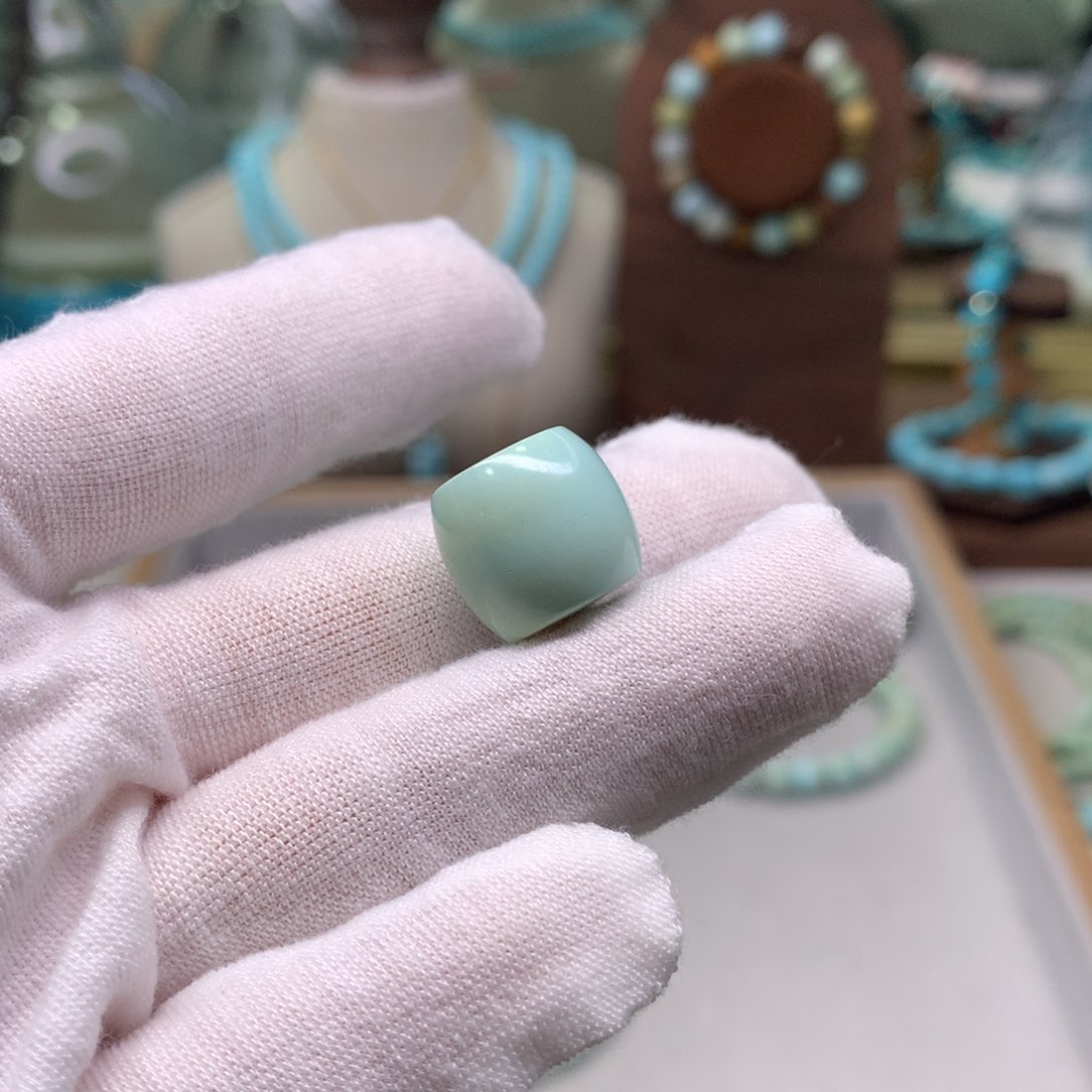 绿松石配饰未镶嵌