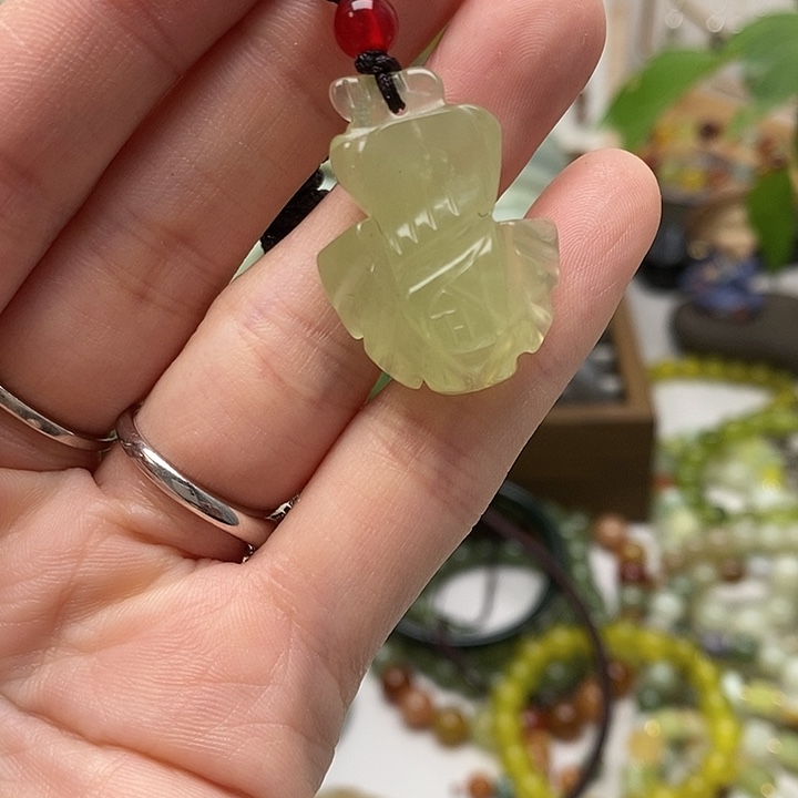 蛇纹石玉颈饰未镶嵌