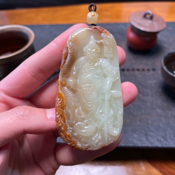 黄白河磨玉苏派工艺武财神关公挂件牌66克玉糖皮三色油润细腻