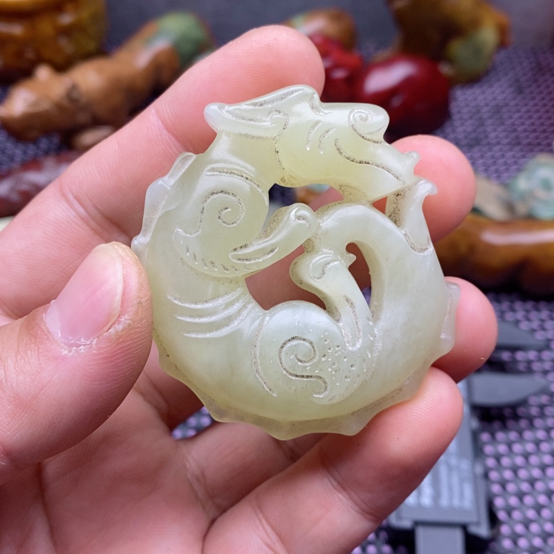 蛇纹石玉颈饰未镶嵌