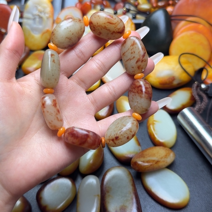 火***山和田玉未镶嵌颈饰